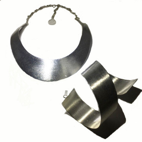 Pretty ChiK Silver Choker w/bracelet